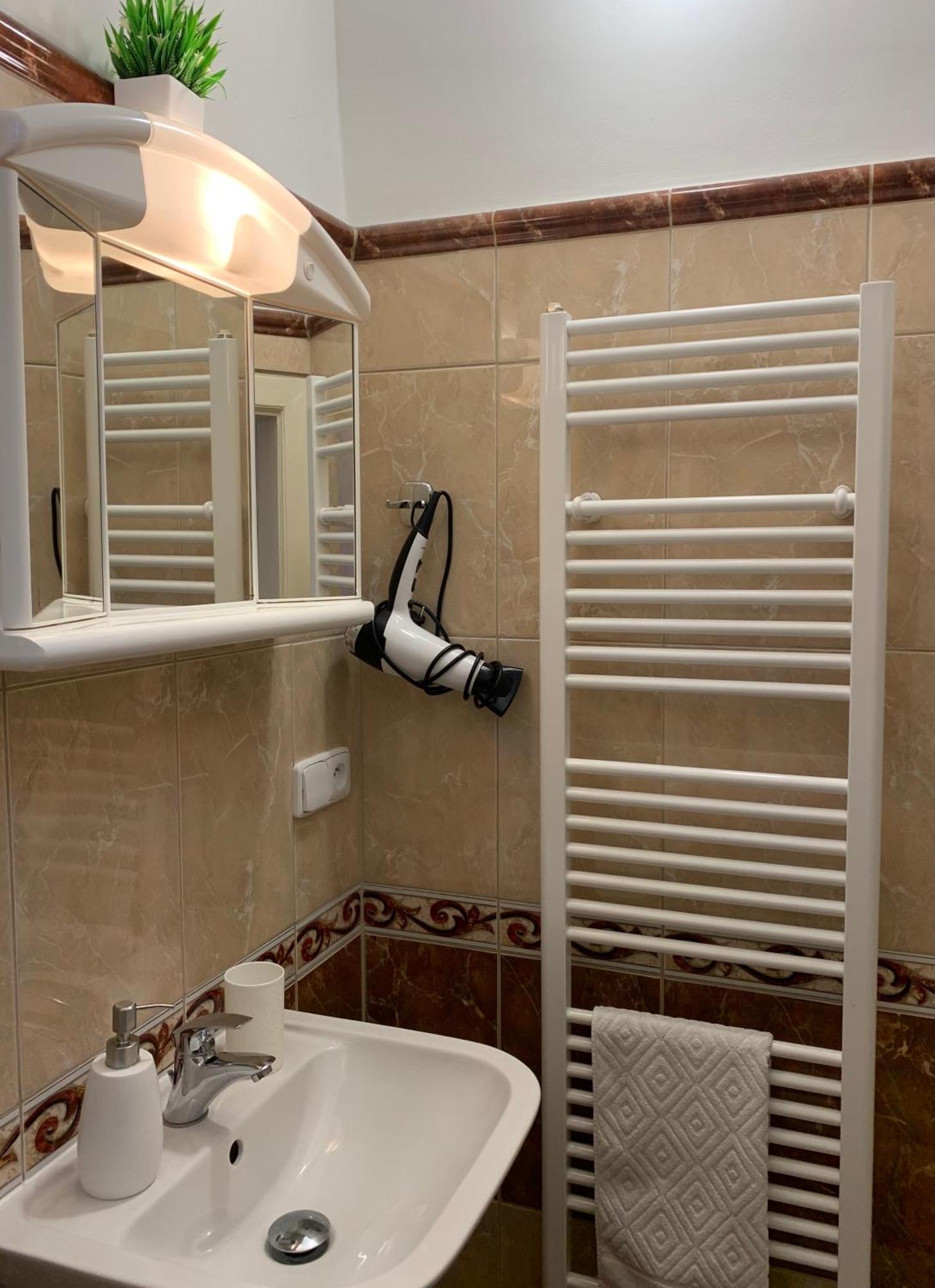 קרלובי וארי Romanceart Apartments מראה חיצוני תמונה